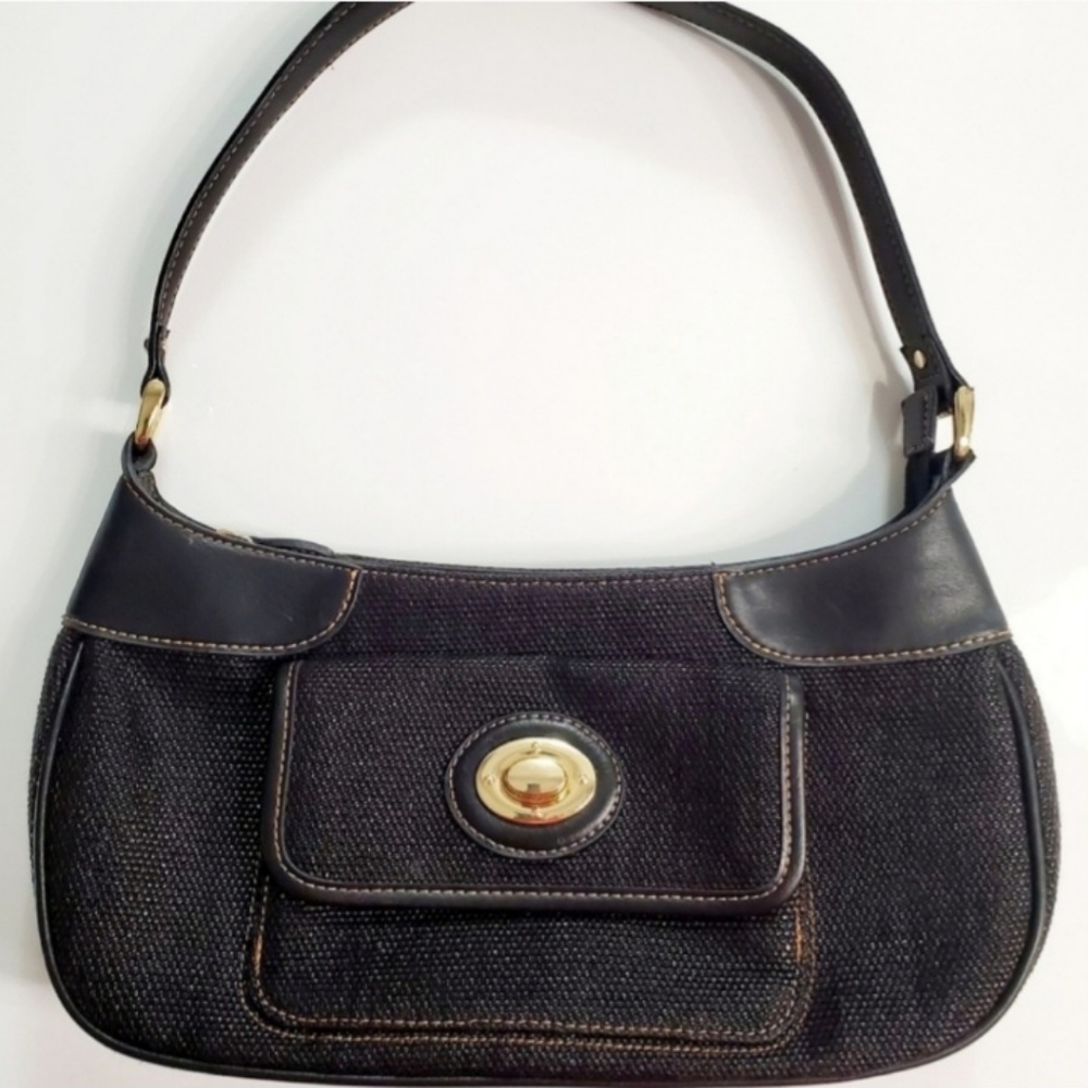 Atienne Aigner small shoulder bag. EUC. 13x7